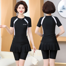 妈妈泳衣女2025新款短袖保守遮肚显瘦分体中老年泡温泉裙式五分裤