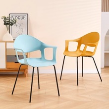 北欧塑料椅现代家用实木餐椅扶手创意靠背办公接待休闲洽谈书桌椅