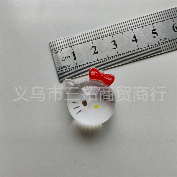 Luminous round face cat