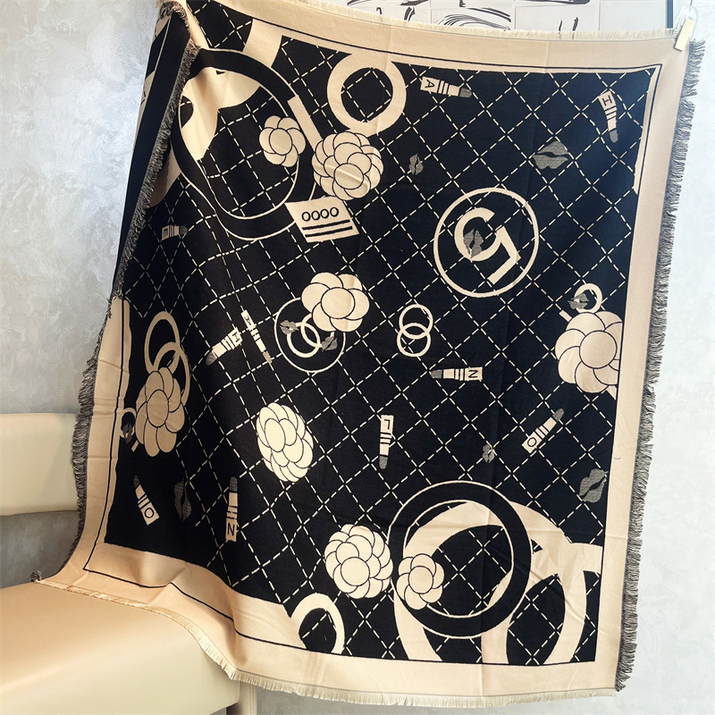 Talven uusi runsas i-mitation-kashmirhuivi, pieni tuoksuva lyhyt tupsuhuivi, matkavalokuvaushuivi_voghion.com