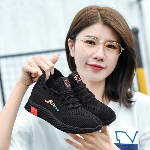 Dropshipping black kitchen work work shoes soft sole old Beijing cloth shoes for women spring and autumn mom shoes sneakers