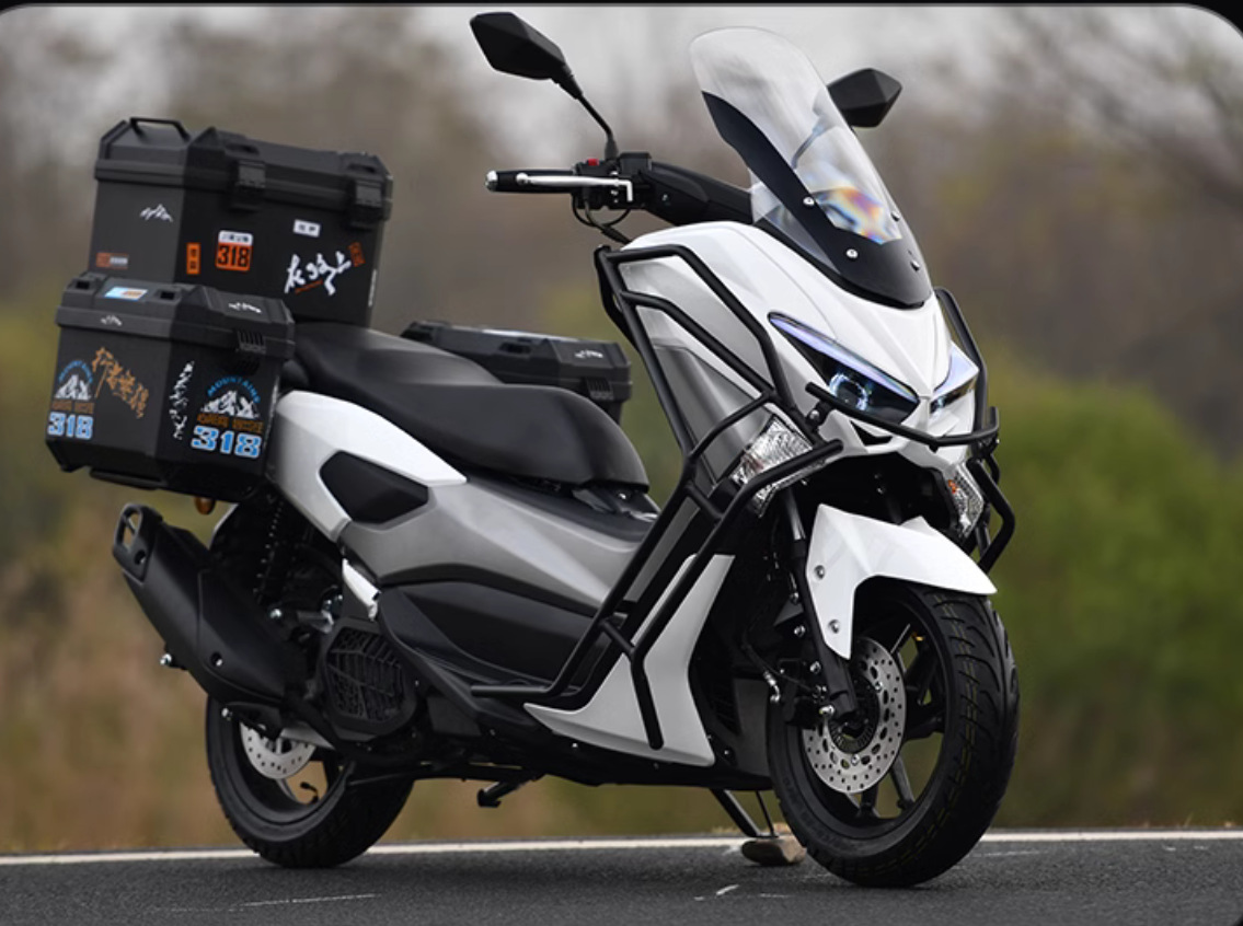 Factory Direct Sales of Domestic Outdoor 150Cc Mengshi Third-Generation Scooter Motorcycles, Fuel-Powered, National Standard Iv, Electric Injection, Off-Road Motorcycles