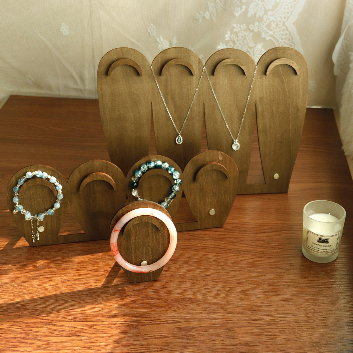 ʵľ����չʾ�ܸ��ŷ���Ʒ���мܶ��������鱦������Ӱ���������