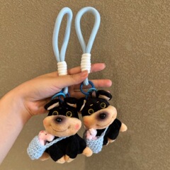 ネットの赤い新型のハチの子犬の人形のペンダントinsのリュックサックは高い顔の値を飾って写真を撮って人にプレゼントのキーホルダーを送ります。
