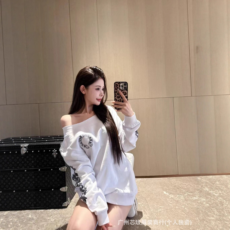 Ch Correct Original 2025 New Style Horseshoe Arm Sanskrit Slanted Shoulder Letter Print Loose Round Top Sweatshirt Sexy