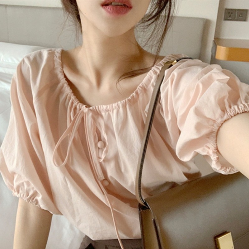 Shirt with a round collar for leisure