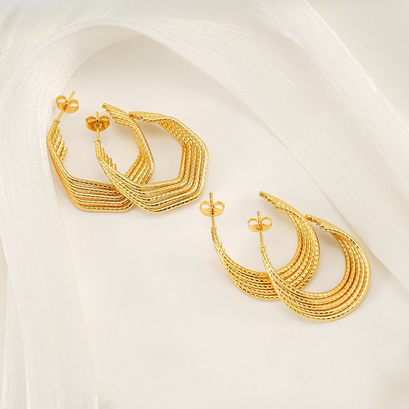 Pendientes de acero inoxidable dorado de 18k de moda transfronteriza para mujer, lujo ligero, pendientes de acero de titanio que no se desvanece