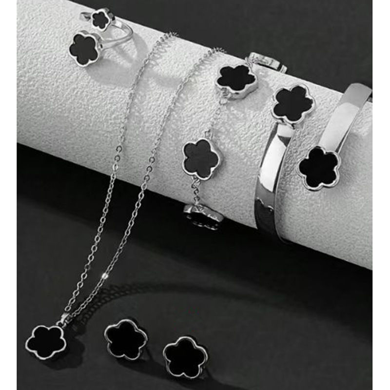 Cross-Border European and American Hot-Selling Five-Petal Flower 5-Piece Necklace Bracelet Bracelet Earrings Ring European and American Elegant Set Ready for Sale Cross-Border European and American Hot-Selling Five-Petal Flower 5-Piece Necklace Bracelet Bracelet Earrings Ring European and American Elegant Set Ready for Sale