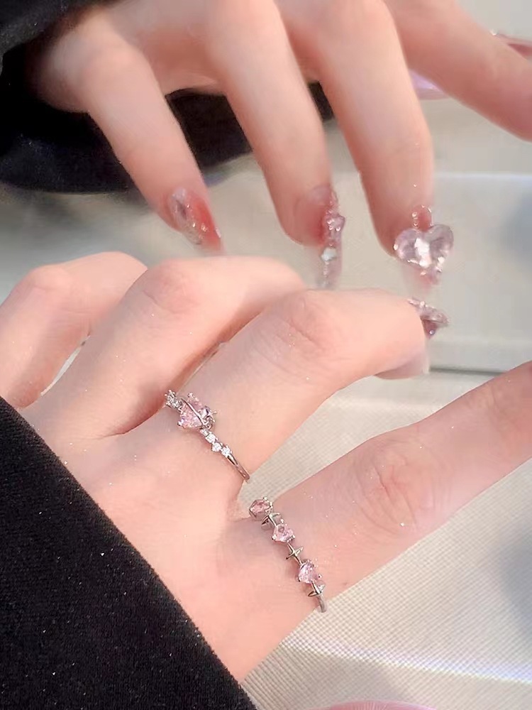 Sommerlicher, mädchenhafter, rosafarbener, herzförmiger Diamantring für Damen, eleganter, schlichter und individueller Modering_voghion.com