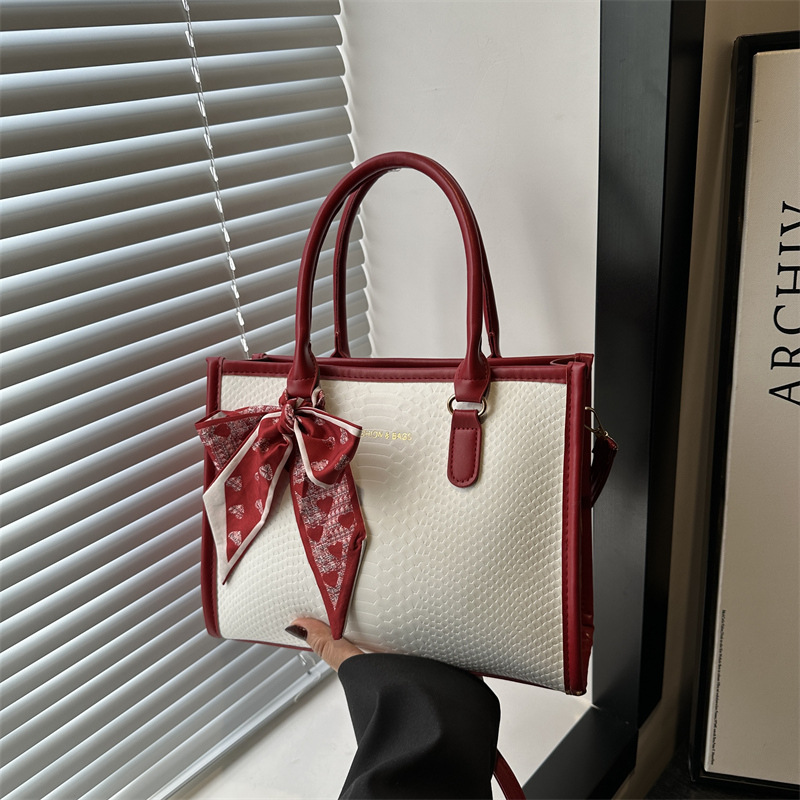 2025 moda nuevo bolso portátil portátil de gran capacidad viajero simple patrón de piel de serpiente bufanda decorativa bolso de mensajero de un solo hombro