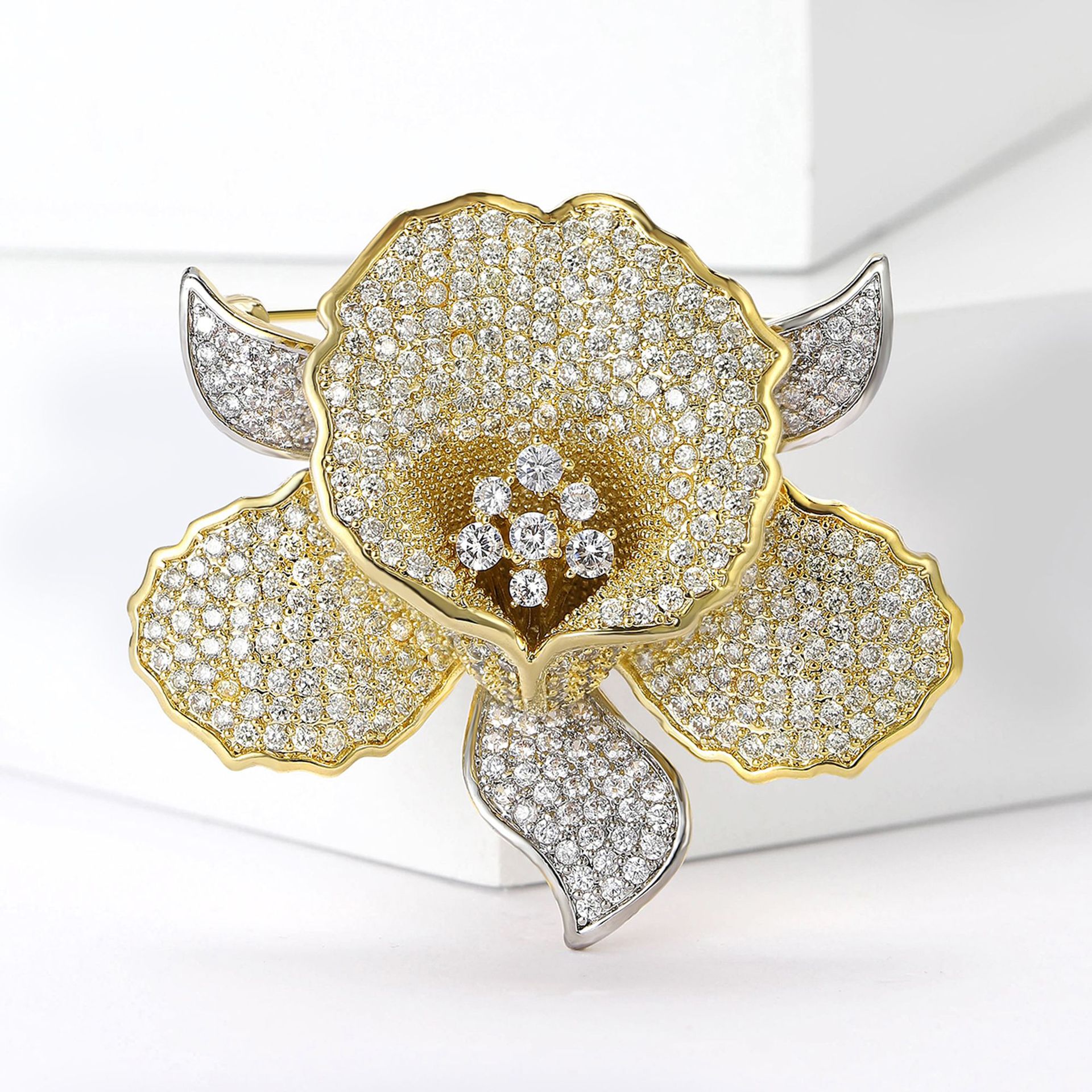 Elegant Luxurious Pin Flower Copper Inlay Zircon Women's Brooches display picture 4