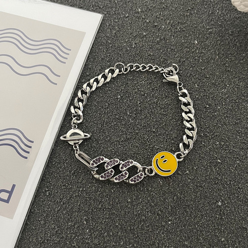 Men's smiling hand chain with a sense of elegance, summer niche design, versatile birthday gift, wholesale accessories, simple and stylish jewelry for women