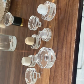 玻璃瓶;金属盖;木塞