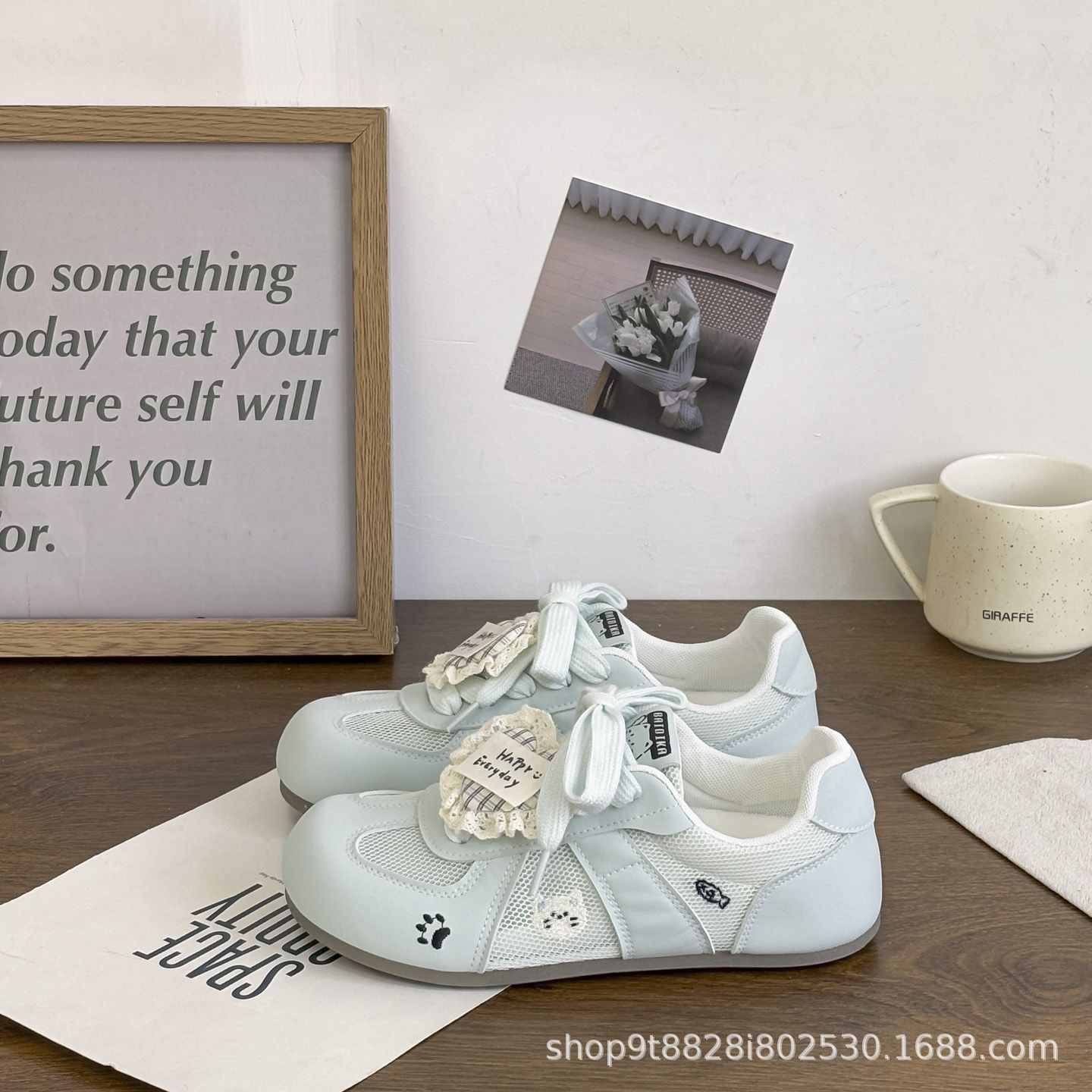 Hermoso bordado gato gato correa casual zapatos blancos para mujeres 2026 primavera nuevo estilo de alto valor versátil zapatos de entrenamiento de base plana