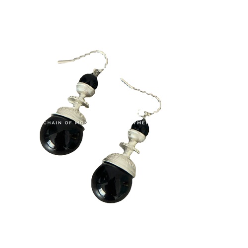 Designer Minority Ethnic Style Retro Black and White Contrast Stitched Black Pearl Earrings for Women, with a Refined and Elegant High-End Aura
