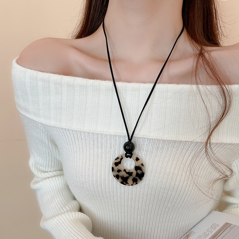 29# necklace-khaki