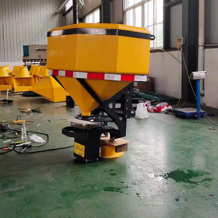 安装简单悬挂式电动融雪喷洒设备 不锈钢电动融雪剂撒盐机 现货