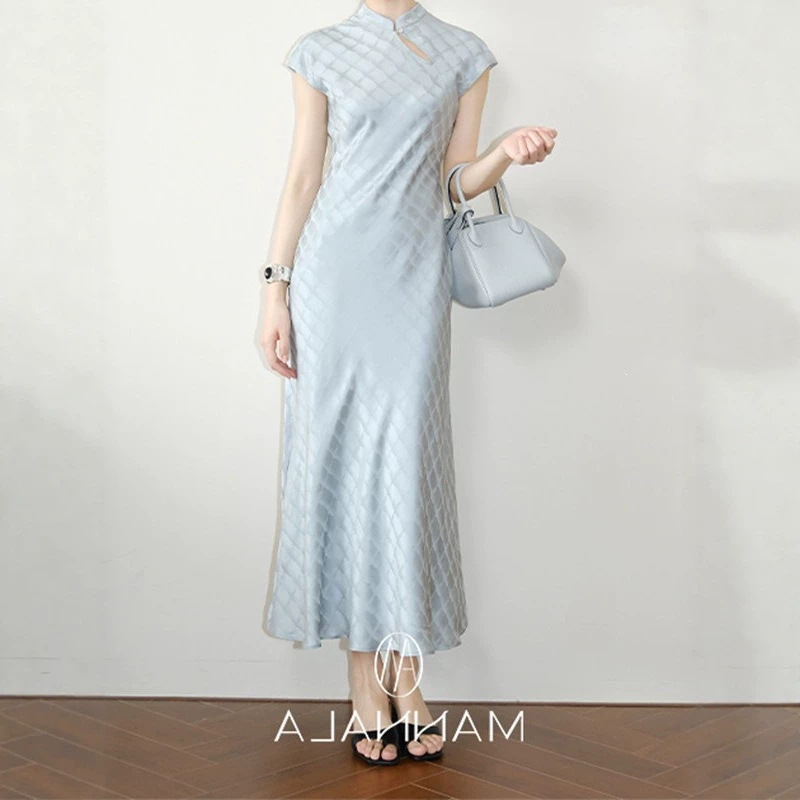 New Chinese-Style Qipao Summer 2025 New Niche Retro Plaid Silk Slim-Fit Elegant Silk Dress for Women New Chinese-Style Qipao Summer 2025 New Niche Retro Plaid Silk Slim-Fit Elegant Silk Dress for Women