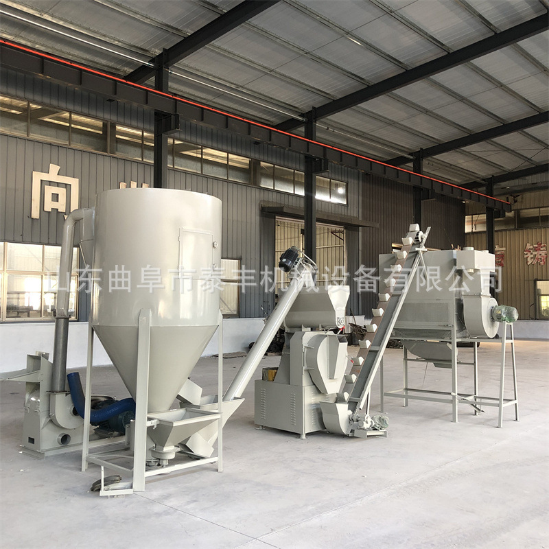 Corn straw crushing mixer cattle and sheep farm feed processing machine horizontal auger feeding mixer