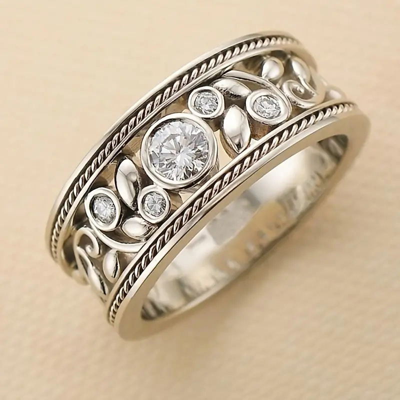 Cao Shi retro fashion all-match wide ring heavy industry hollow flower Flower hand ring personality Baroque style Cao Shi retro fashion all-match wide ring heavy industry hollow flower Flower hand ring personality Baroque style