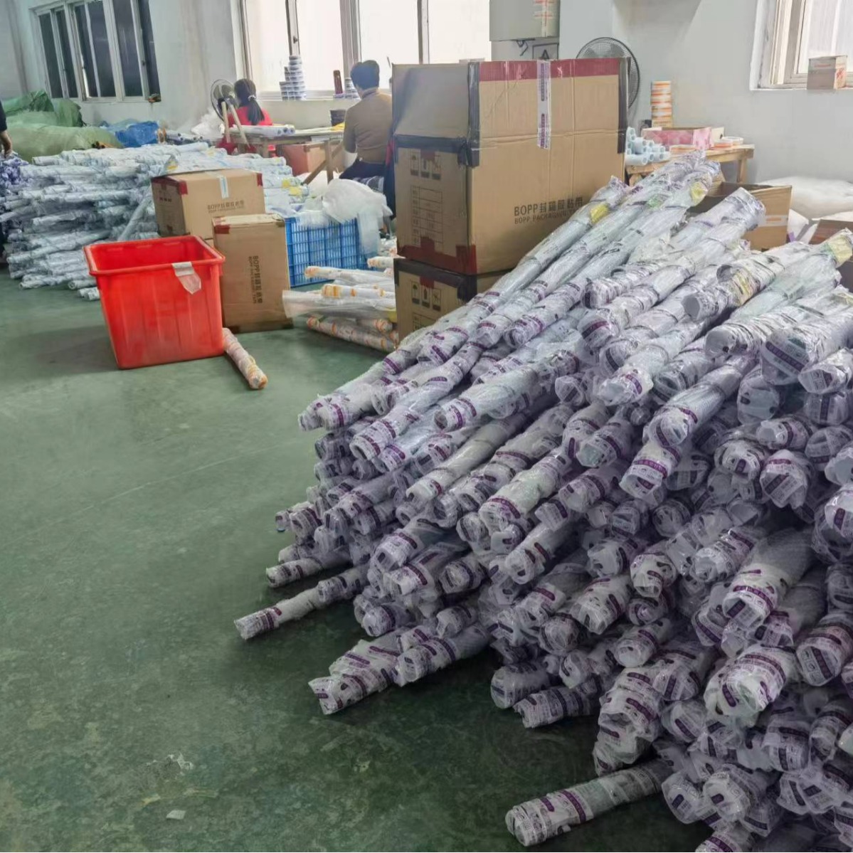 La pegatina de vidrio esmerilado para ventana es transmitente de luz y opaca, parasol para ventana anti-mirones para sala de estar y dormitorio y película protectora solar para el hogar