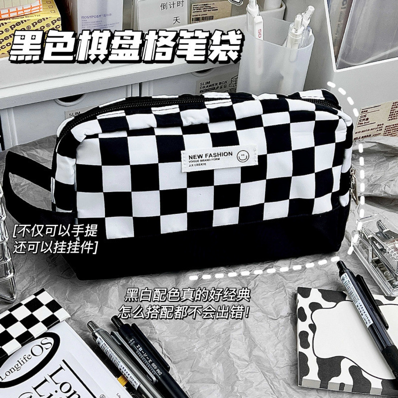 Bolsa de bolígrafo de tablero de ajedrez negro