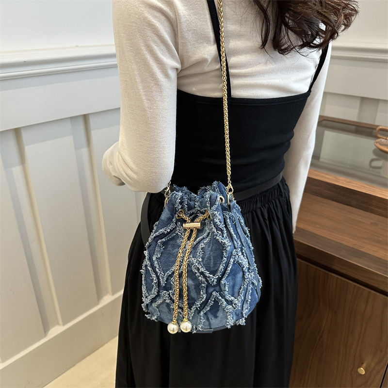 Nicho de diseño bolso de cubo otoño 2024 nuevo bolso de cordón de dibujo bolso de mujer mochila de moda simple bolso de hombro