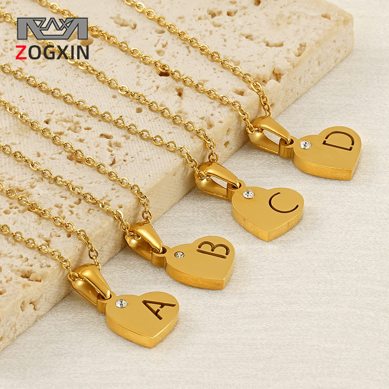 Europa y los Estados Unidos viento acero titanio amor colgante de diamantes 18K letras inglesas hueco collar de clavícula de acero inoxidable mujer