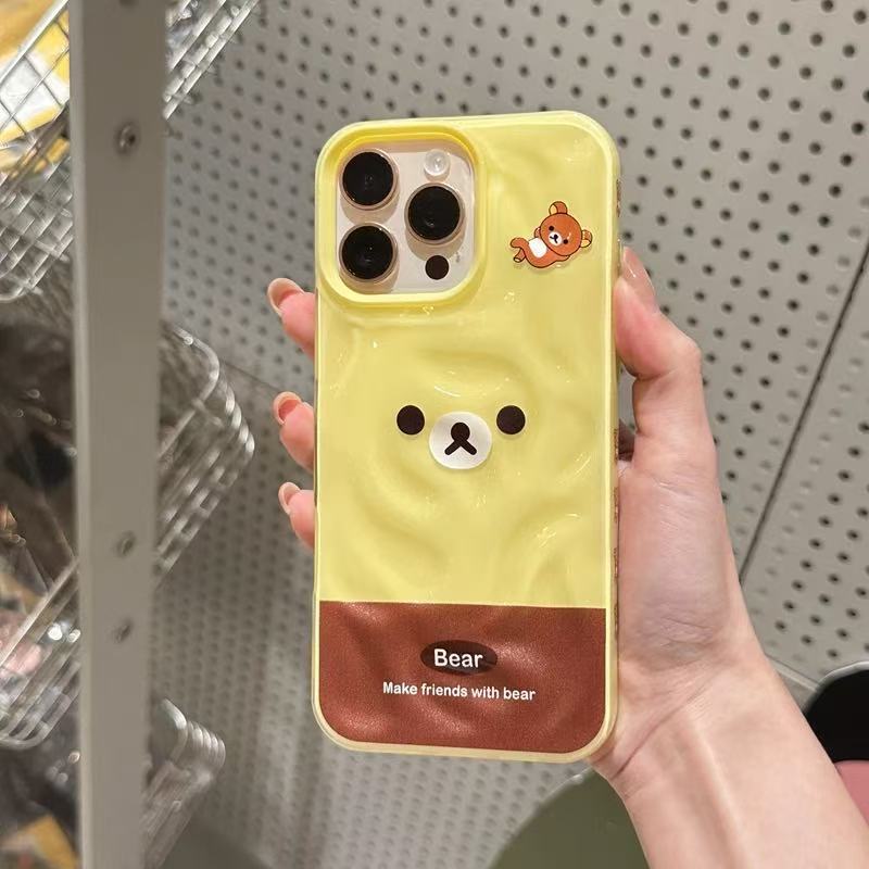 La expresión de oso plisado de niña es adecuada para iPhone16ProMax nuevo 15 funda para teléfono móvil Apple 13/14 hembra