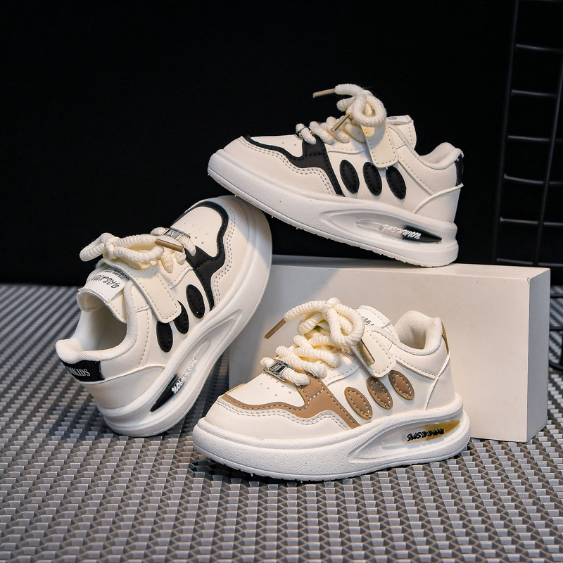 Otoño nueva moda zapatos infantiles, zapatos deportivos de suela suave, zapatos de skate de altura baja, zapatos blancos, zapatos para niños y niñas.