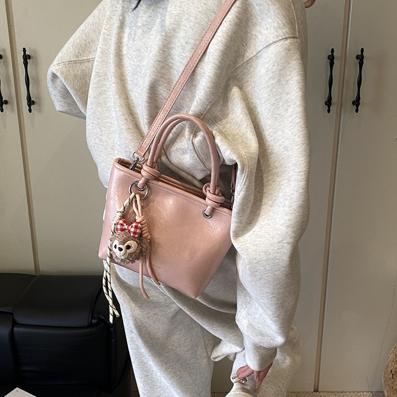 Bolso popular de este año para mujeres 2024 nueva moda versátil bolso de cubo de moda extranjera bolso de hombro portátil