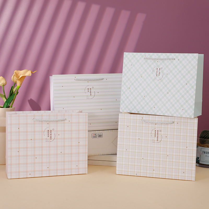 创意新款格纹清新格子礼品袋学生生日节日礼物包装袋手提现货批发