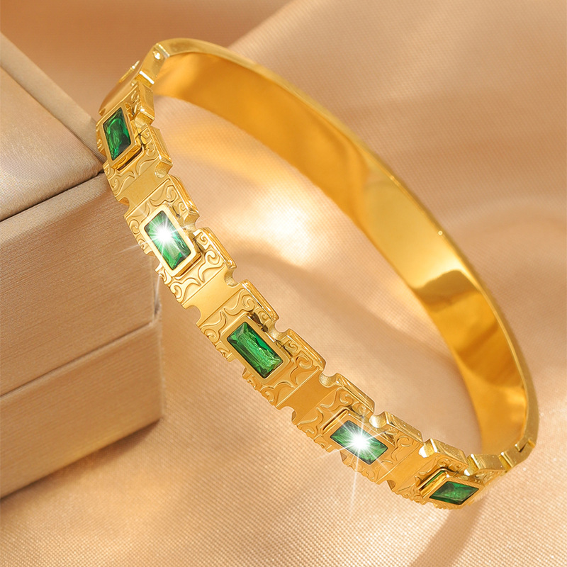 Brazalete de acero inoxidable para mujeres alta versión rica y noble zircon esmeralda incrustación de titanio acero no decoloración joyas brazalete al por mayor image 4