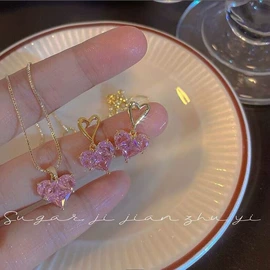 戒指;耳环;项链