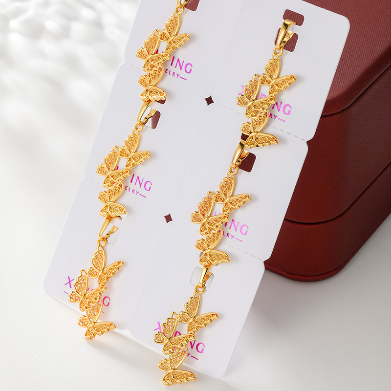 Xuping estilo simple aleación de cobre chapado 24k colgante mariposa ligero lujoso collar de textura collar de mujer