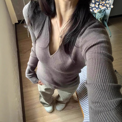ホットガール V ネックセーター女性の春、秋、冬のインナーレイヤリングシャツスリムフィットウエストタイトショルダー長袖トップ