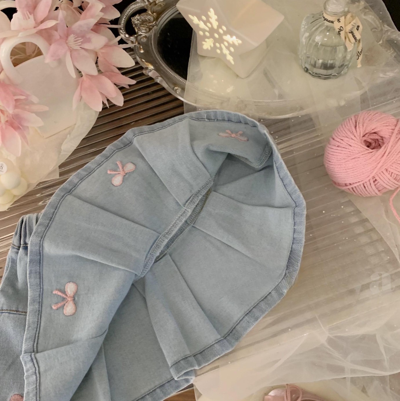 Nueva falda plisada dulce y todo fósforo, bordado de lazo de verano, falda de mezclilla de moda, falda coreana de estilo occidental