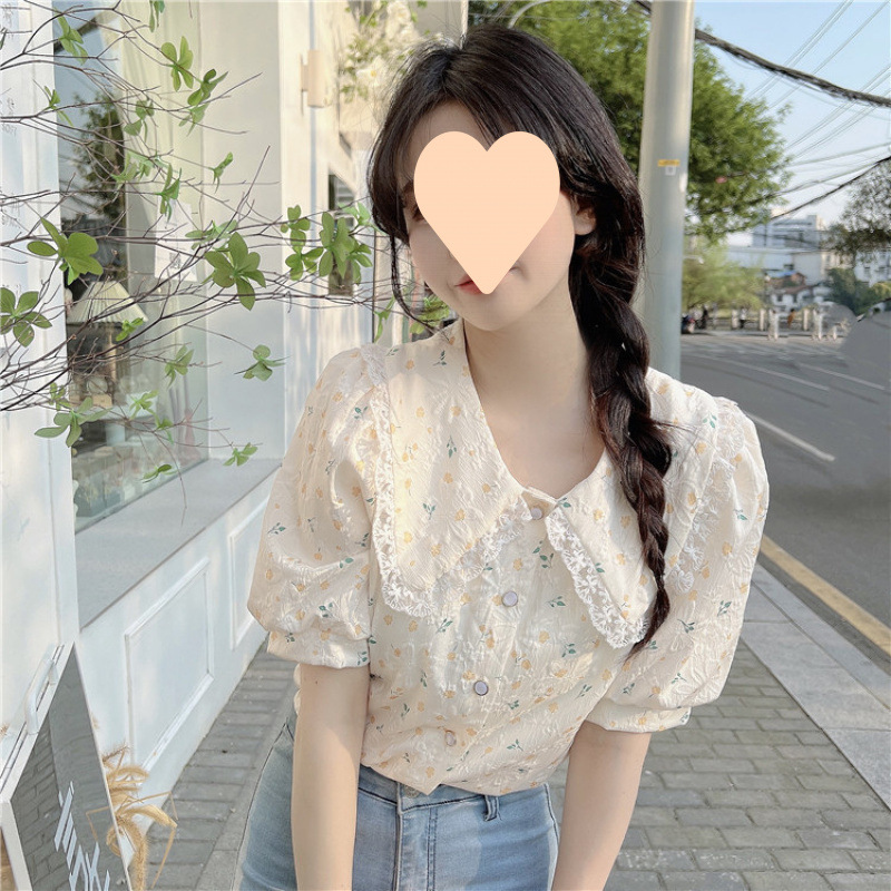 碎花泡泡短袖上衣2025夏季新款女装设计感小众法式甜美娃娃领小衫