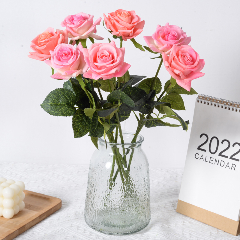 Rosa artificial sensación hidratante de gama alta sola rosa mano sosteniendo flor falsa boda Hotel hogar sala de estar Decoración