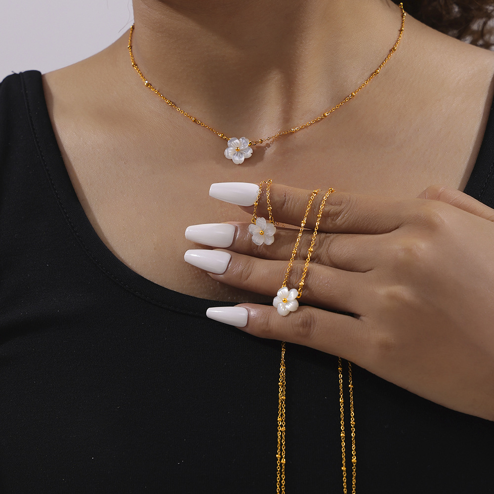 Chic Style Fashion Personality Elegant Temperament Cold Style Necklace White Seashell Flower Pendant Clip Bead Chain Titanium Steel Jewelry_voghion.com