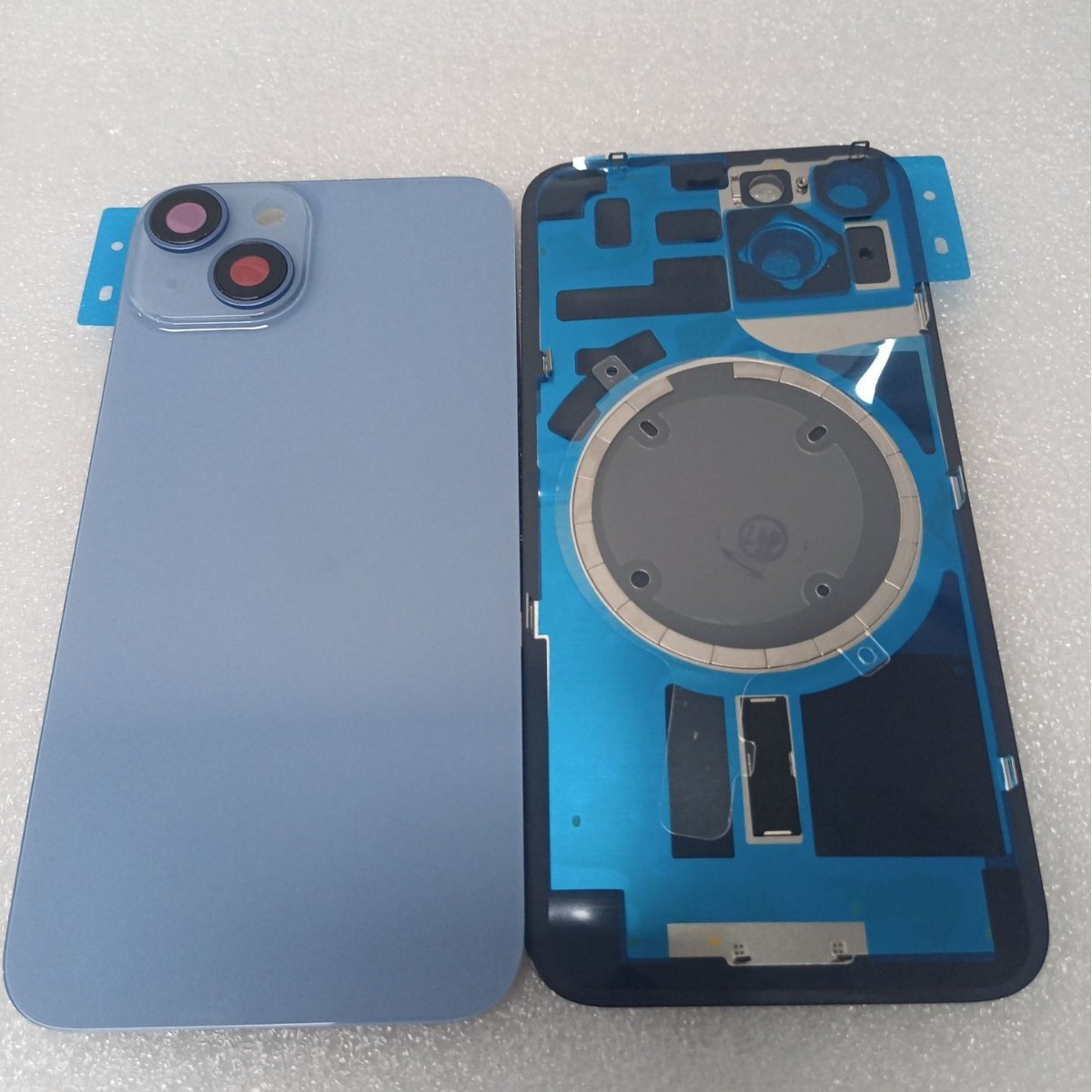 One-piece cold carving is suitable for iPhone14 sticking wireless charging magnet 15plus battery rear glass lens glass