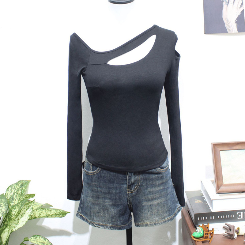 Black off-shoulder hollow-out long-sleeve T-shirt for women, slim-fit, stylish design top, new summer style, pure and alluring base shirt Black off-shoulder hollow-out long-sleeve T-shirt for women, slim-fit, stylish design top, new summer style, pure and alluring base shirt