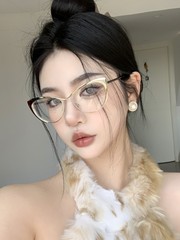 2023 New Arrival Triangular Cat-Eye Sunglasses for Women—Trendy, Cool, High-End Design with Hip-Hop Style, Offering Sun Protection and Blue-Light Blocking Features