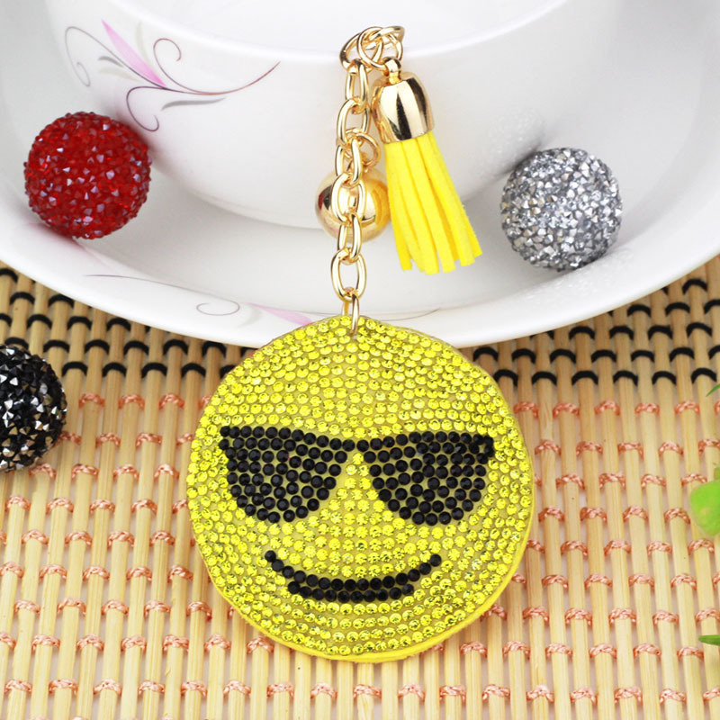 Nuevo creativo cara sonriente coreana llavero de diamante de moda borda de dama bolsos colgantes joyerías de comercio exterior al por mayor