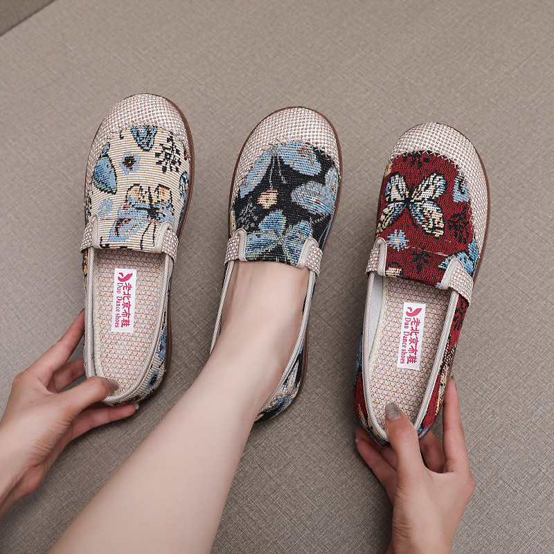 26 Summer Style Old Beijing Cloth Shoes for Women, New Breathable Fisherman Shoes for Spring and Autumn, Slip-On Shoes for Middle-Aged and Elderly, Mom Shoes, Single Shoes