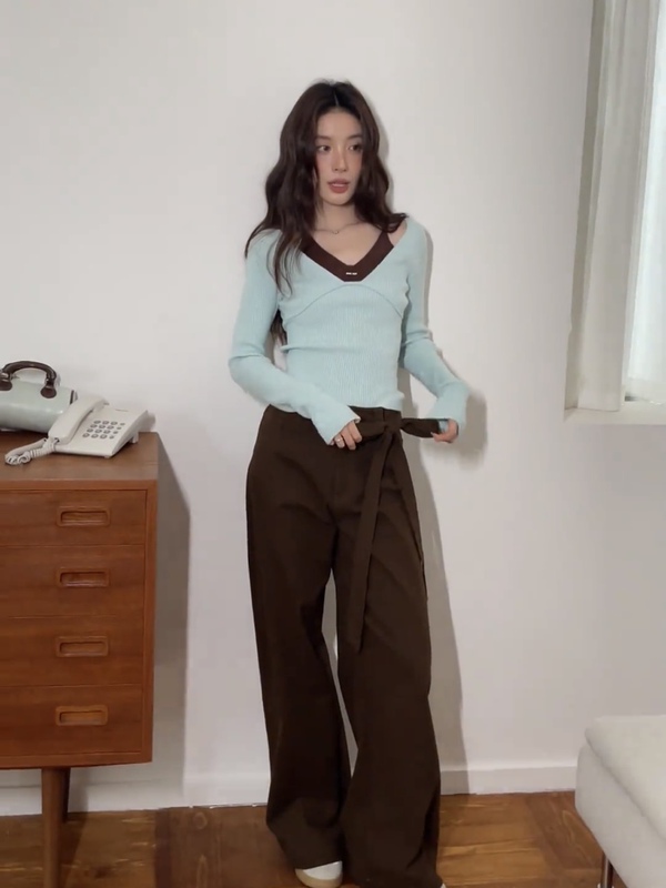 法式薄荷绿撞色v领针织长袖t恤女2025秋季内搭修身显瘦打底衫上衣|undefined