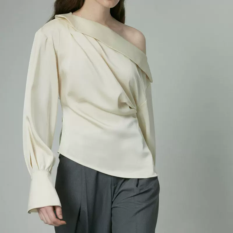 现货OPENRO不规则一字斜领修身设计感衬衫女感褶皱喇叭袖上衣通勤