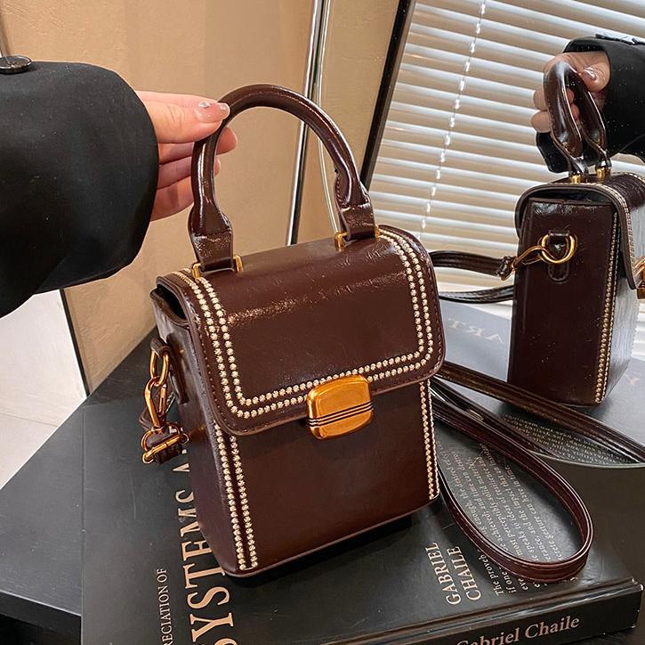 Retro versátil bolso de mano para mujeres 2025 nuevo nicho de alto nivel sensación de hombro mochila de moda bolso móvil