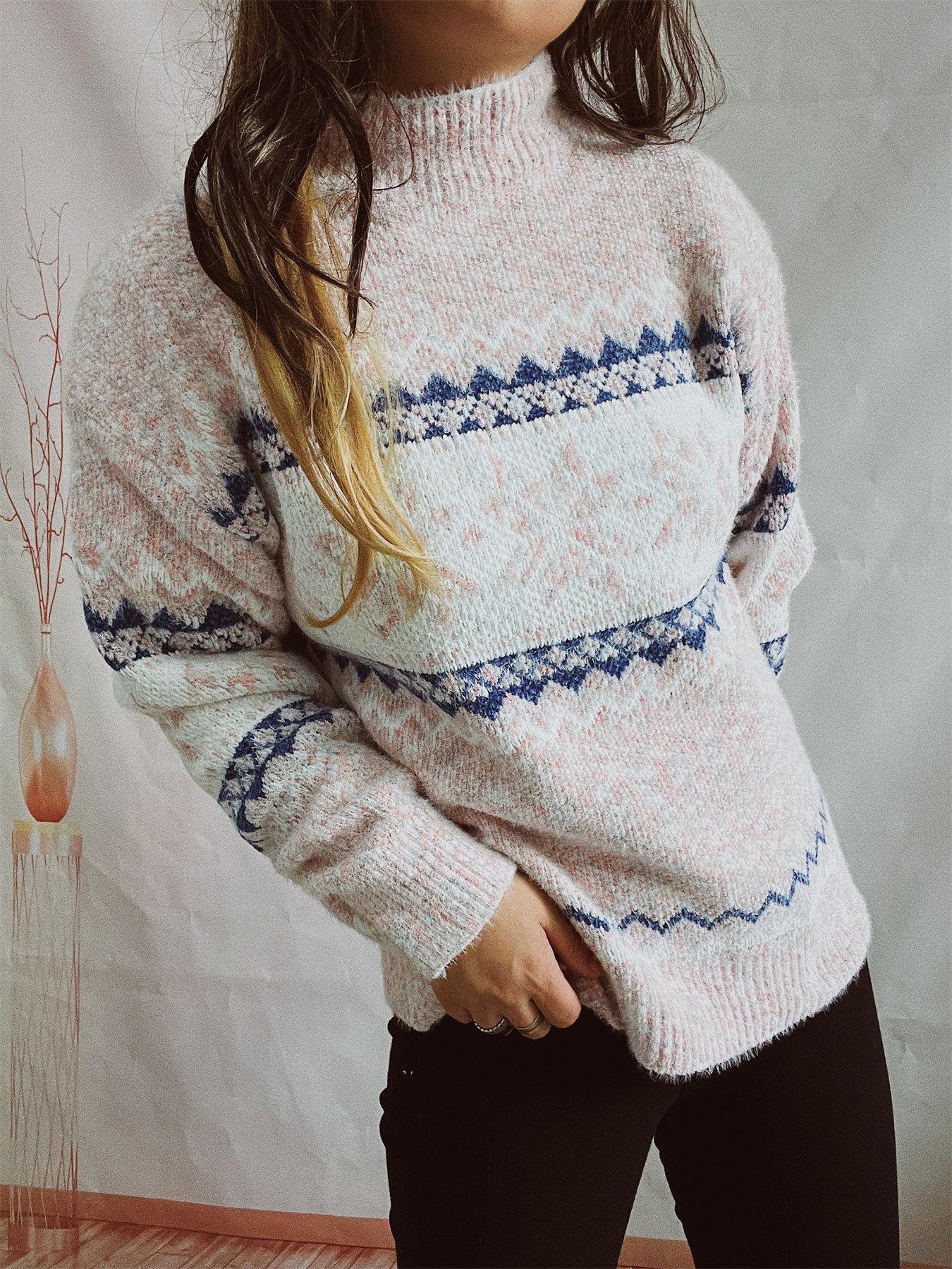 Dámský pletený svetr s dlouhým rukávem a zahuštěným vzorem sněhové vločky a polovičním rolákem_voghion.com