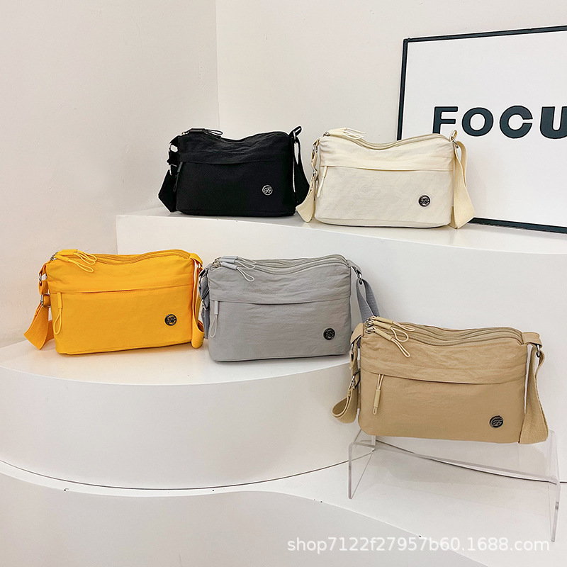 Fashionable Crossbody Bag for Women, Simple Shoulder Bag, Ultra-Light, High-End, Niche, Versatile, Exquisite, New Style, Small Commuter Bag